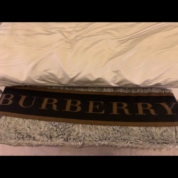 Burberry Accessories - BURBERRY REVERSIBLE SCARF Black/Camel NEW WITH TAG